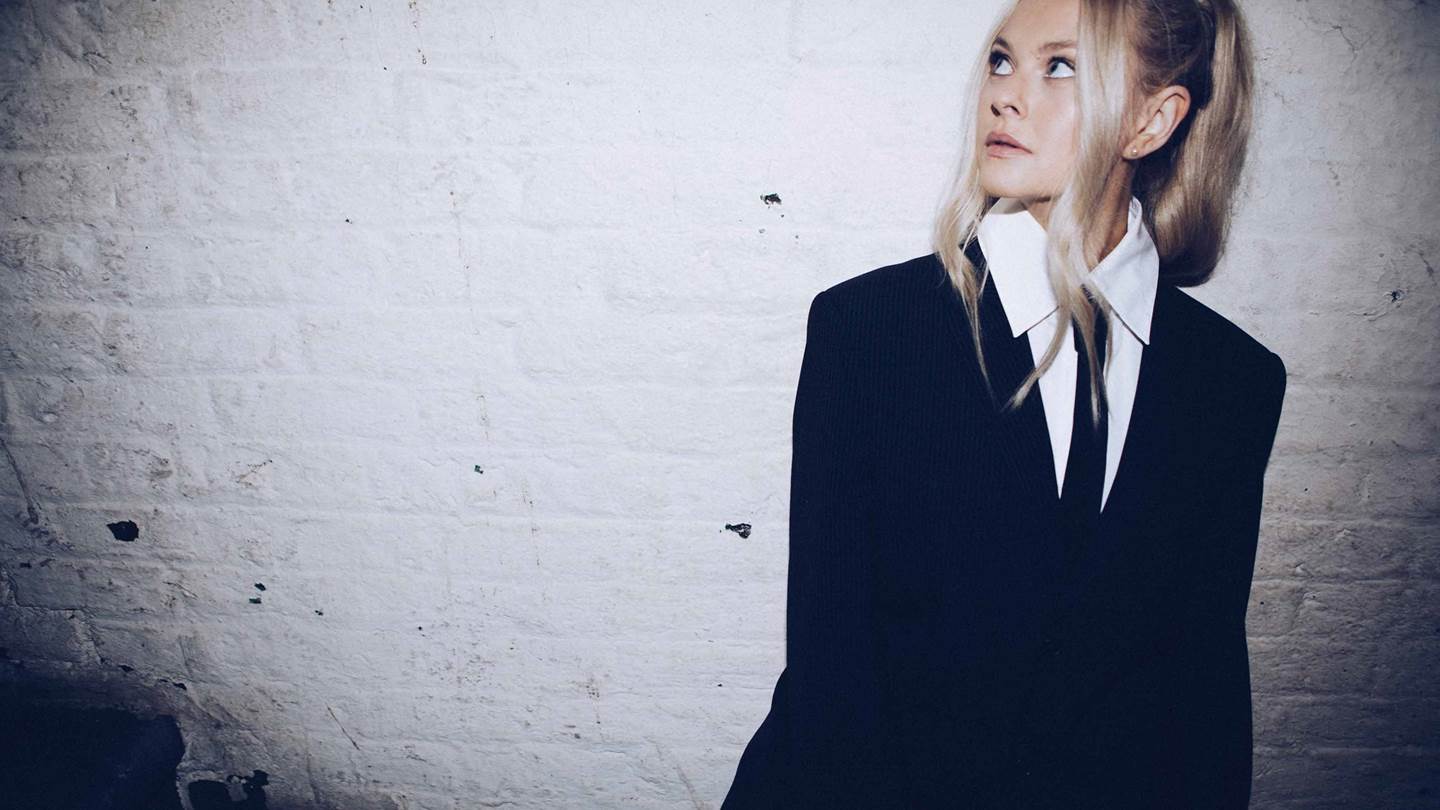 Η pop της Lusaint βγήκε από τον παράδεισο