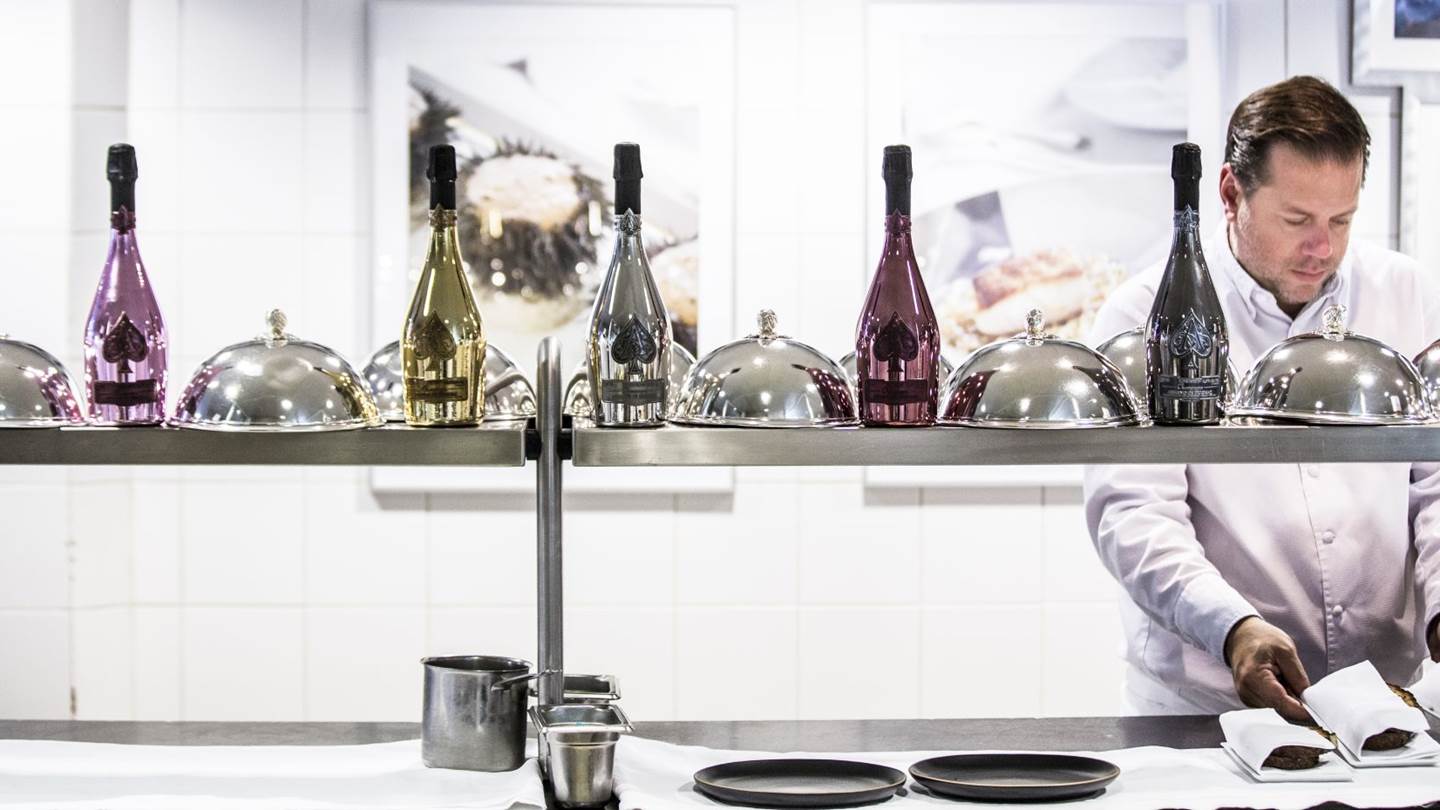 Ανακαλύπτοντας τα μυστικά της μοναδικής σαμπάνιας Armand de Brignac