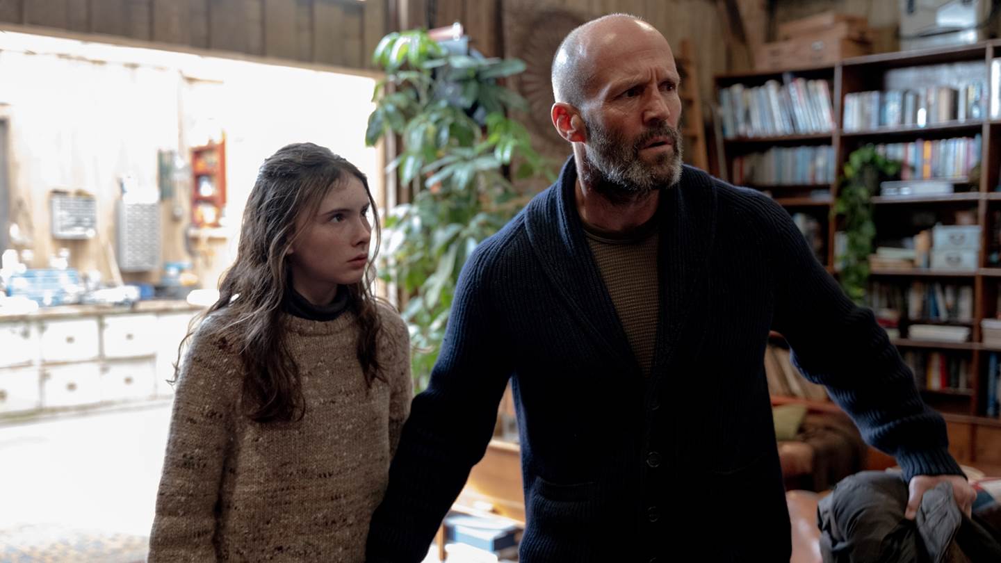 Στο θρίλερ 'To Kαταφύγιο' ο Jason Statham 'σαπίζει' τους πάντες στο ξύλο- και όχι μόνο (video)