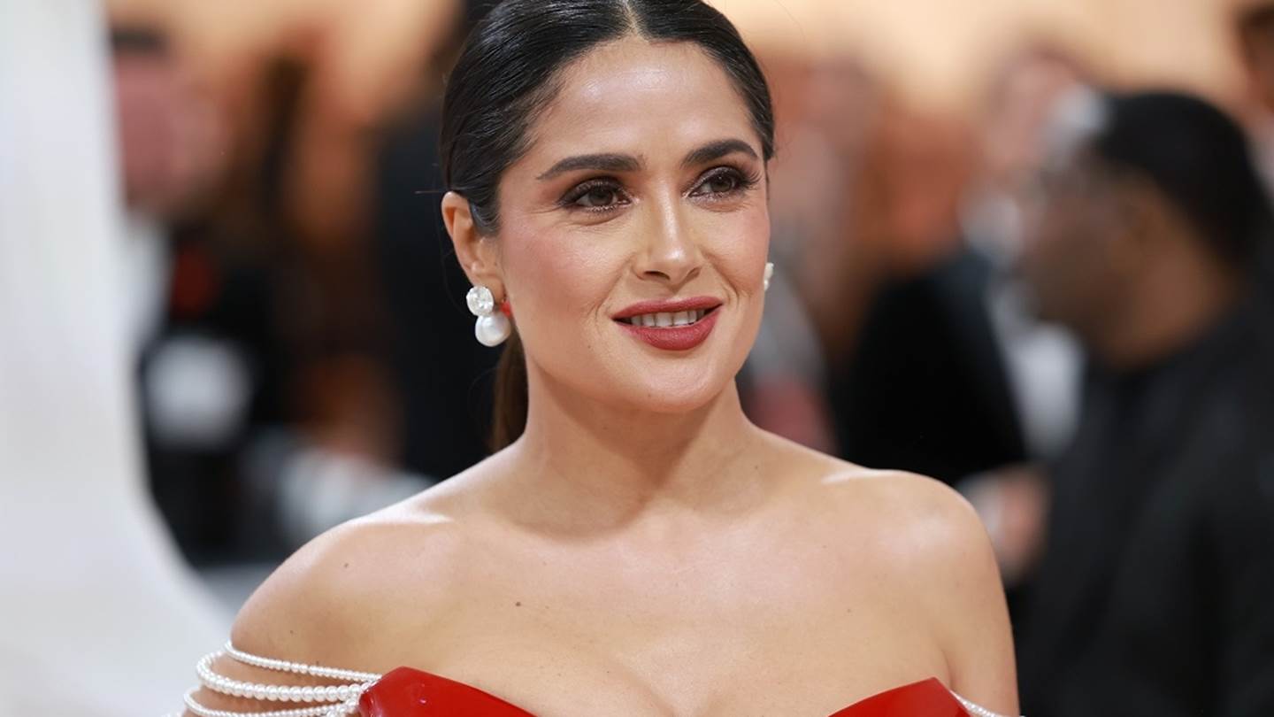 Όλες οι στιγμές που η Salma Hayek απέδειξε πόσο σέξι είναι
