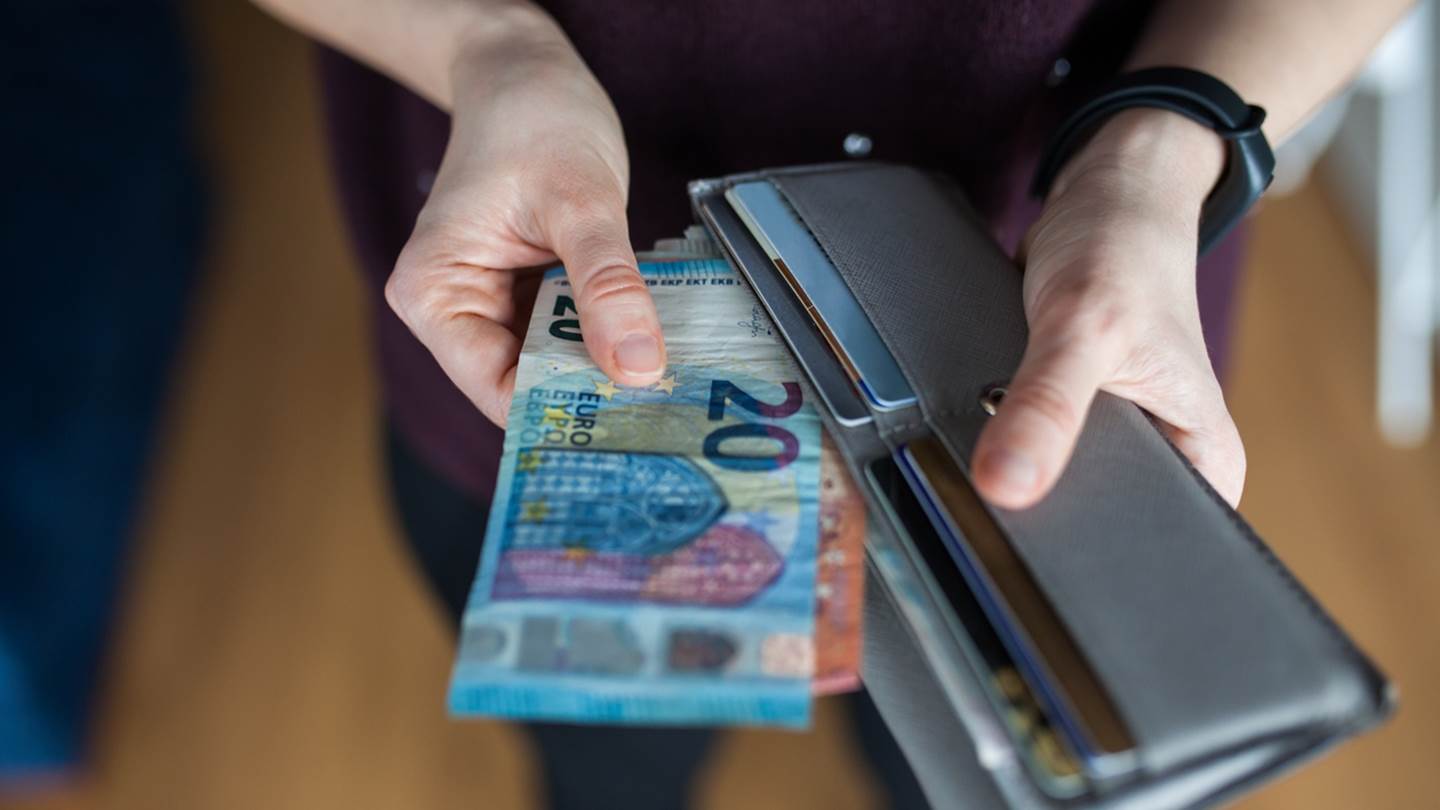 Στα 780 ευρώ από 1η Απριλίου ο κατώτατος μισθός