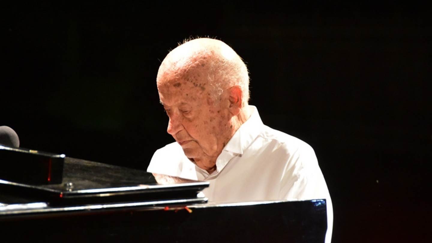 Πέθανε ο σπουδαίος έλληνας συνθέτης Μίμης Πλέσσας