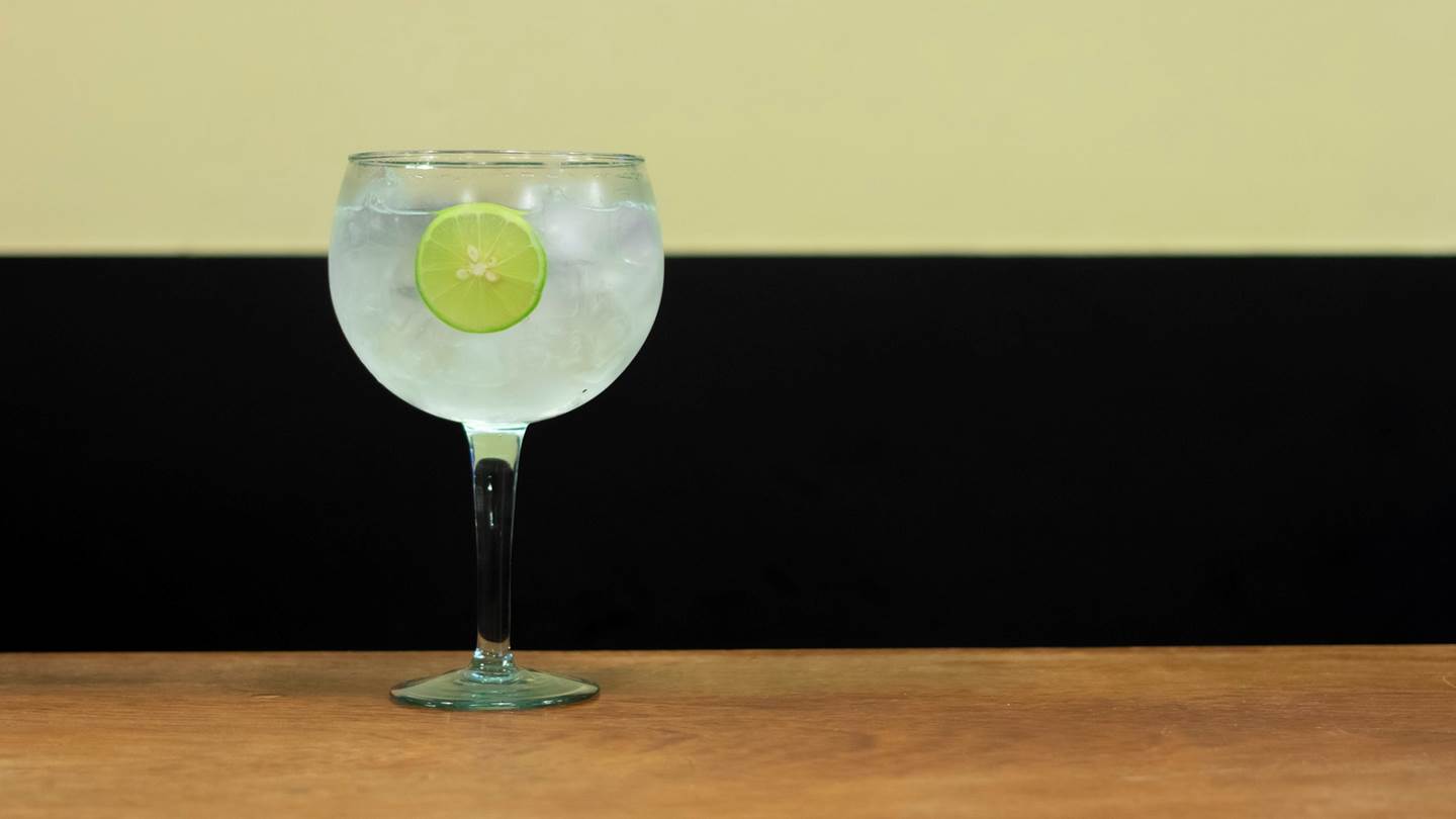 London dry gin, το απόλυτο ποτό του home bar
