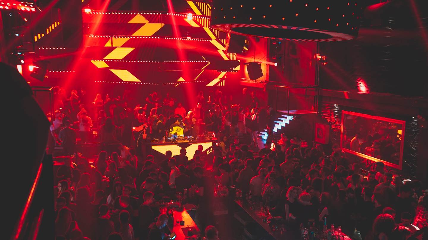 Το clubbing είναι ακόμη η σωστή επιλογή για τα Χριστούγεννα