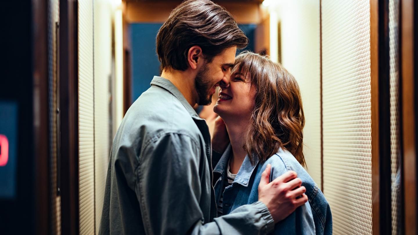 Γιατί φιλιόμαστε, η επιστήμη εξηγεί