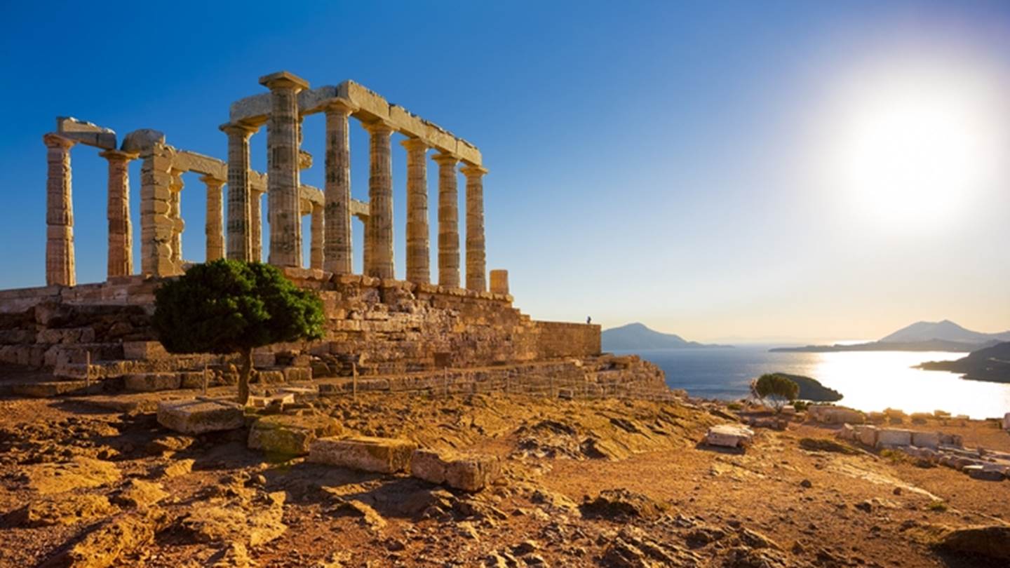 Τουρίστες απ' όλο τον κόσμο ζουν το όνειρο της Αττικής 12 μήνες τον χρόνο