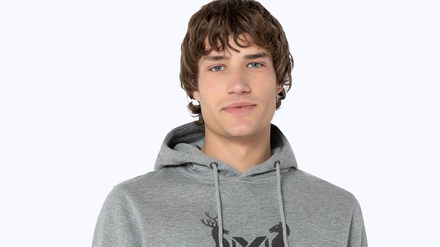 #SeasonFavorites: Το γκρι hoodie που θα αναβαθμίσει τις χειμερινές εμφανίσεις σου