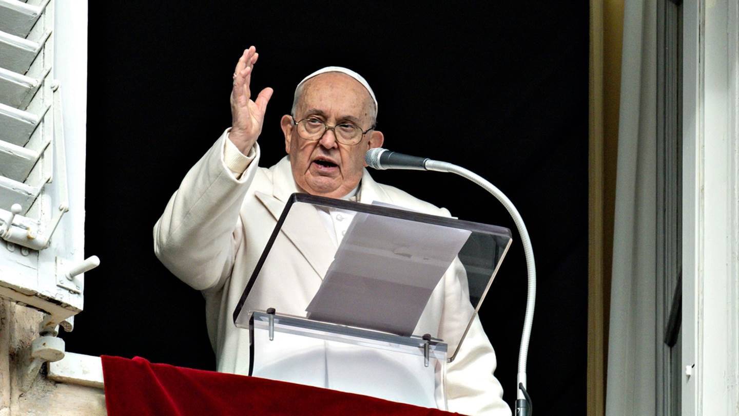 Σε άλλα νέα, ο Πάπας ασχολείται με εξωγήινους, φαντάσματα και άλλα υπερφυσικά φαινόμενα