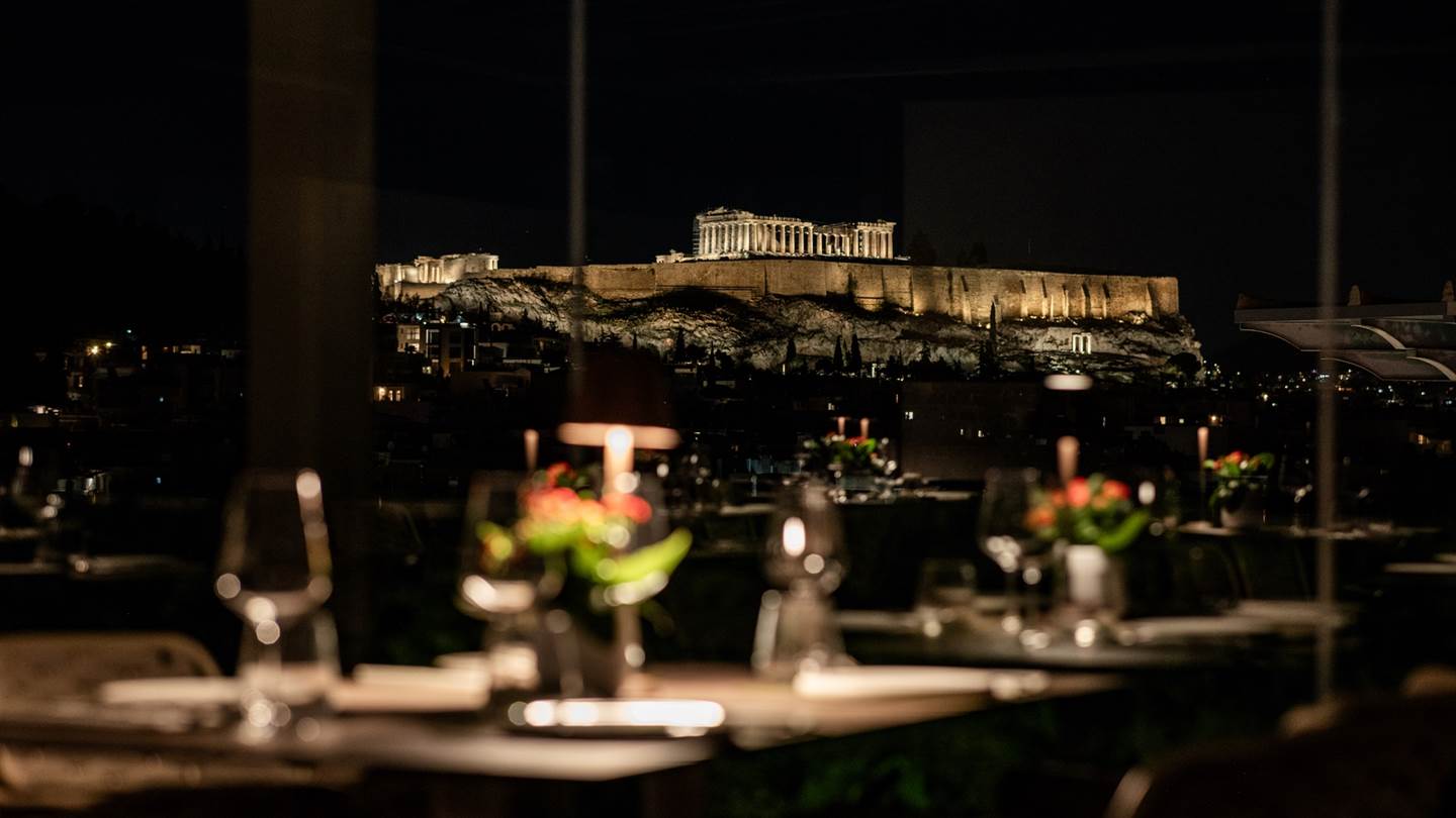 Opposite at 507: Fine comfort με την Ακρόπολη στο πιάτο