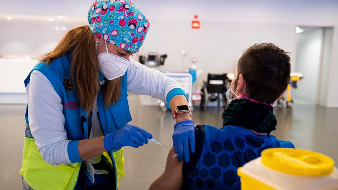 Γιατί οι ΗΠΑ μοιράζουν 60 εκατ. δόσεις εμβολίου AstraZeneca σε άλλες χώρες