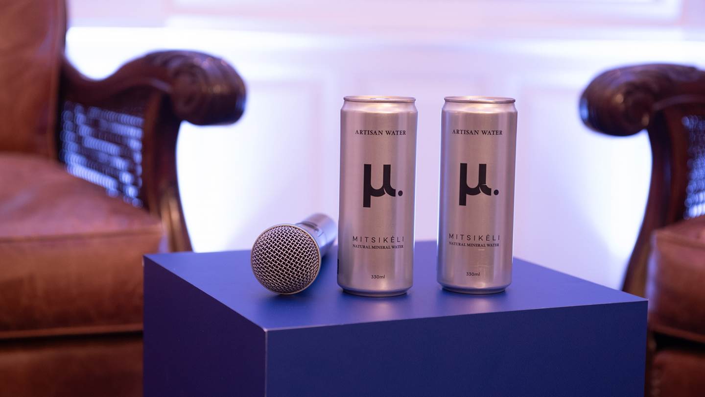 μ. Artisan Water: Tο πρώτο ελληνικό νερό σε 100% ανακυκλώσιμη συσκευασία