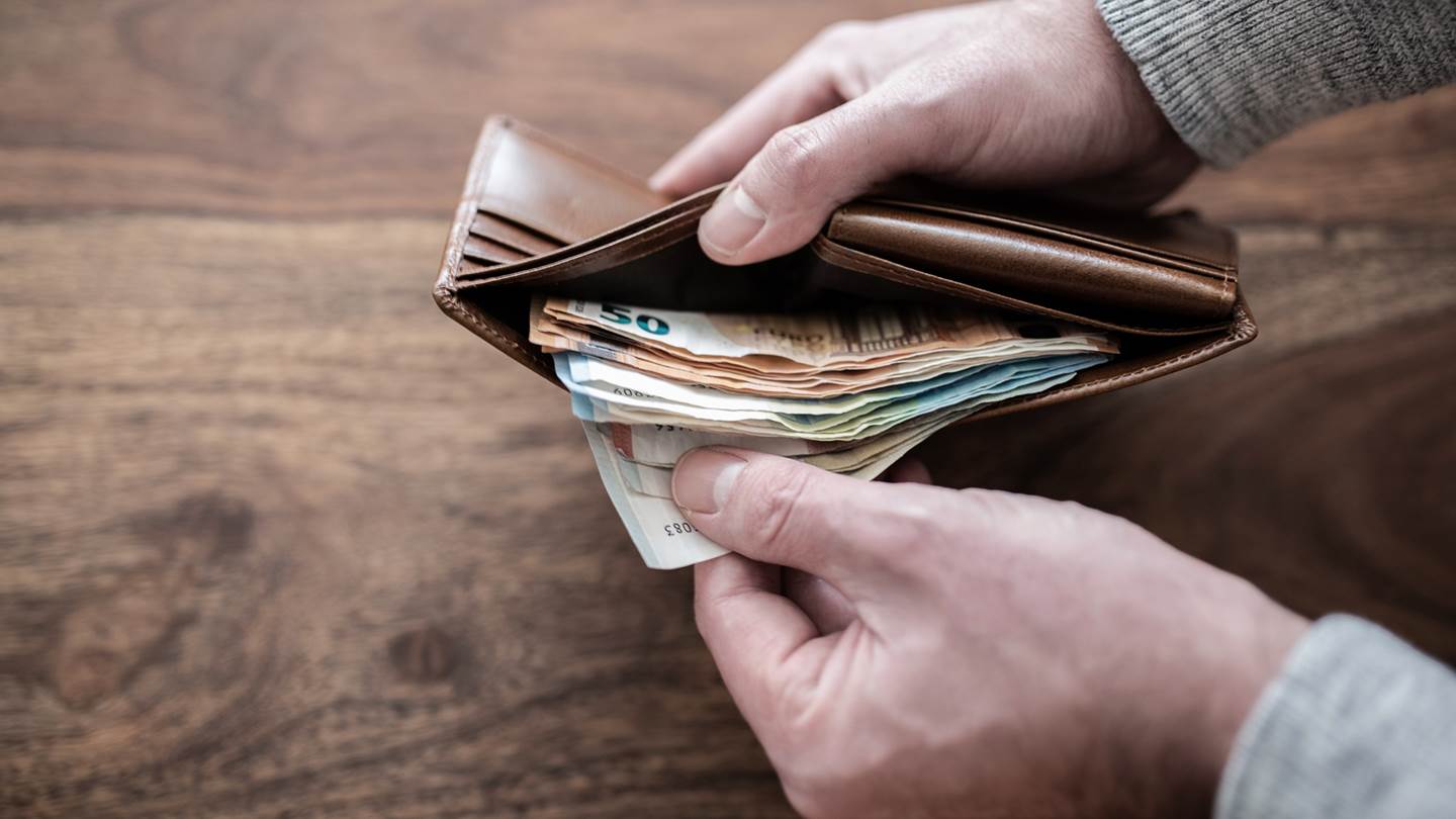 Το νο 1 τρικ για να καταλάβεις αν οι φίλοι σου βγάζουν περισσότερα λεφτά από εσένα