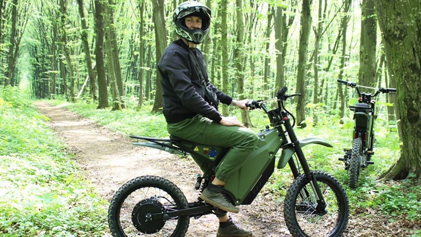 Τα ηλεκτρικά σκούτερ των ελεύθερων σκοπευτών της Ουκρανίας