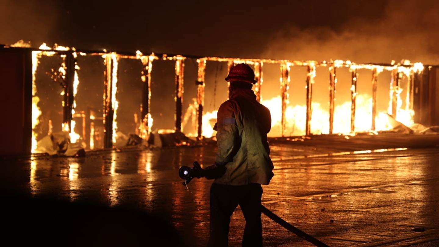 10 συγκλονιστικές φωτογραφίες από τη φωτιά στο Λος Άντζελες