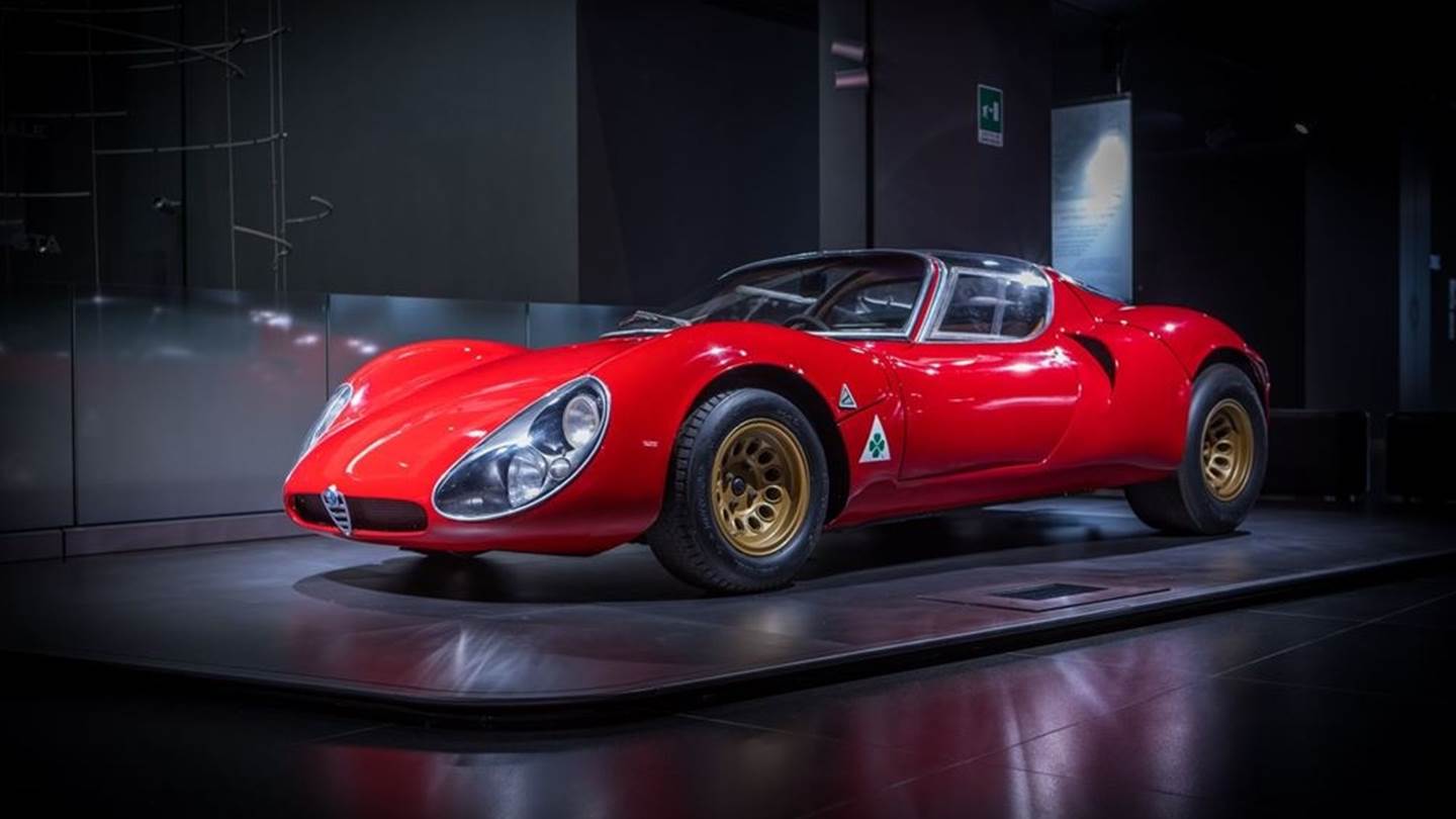 Δέος απέναντι στην Alfa Romeo 33 Stradale