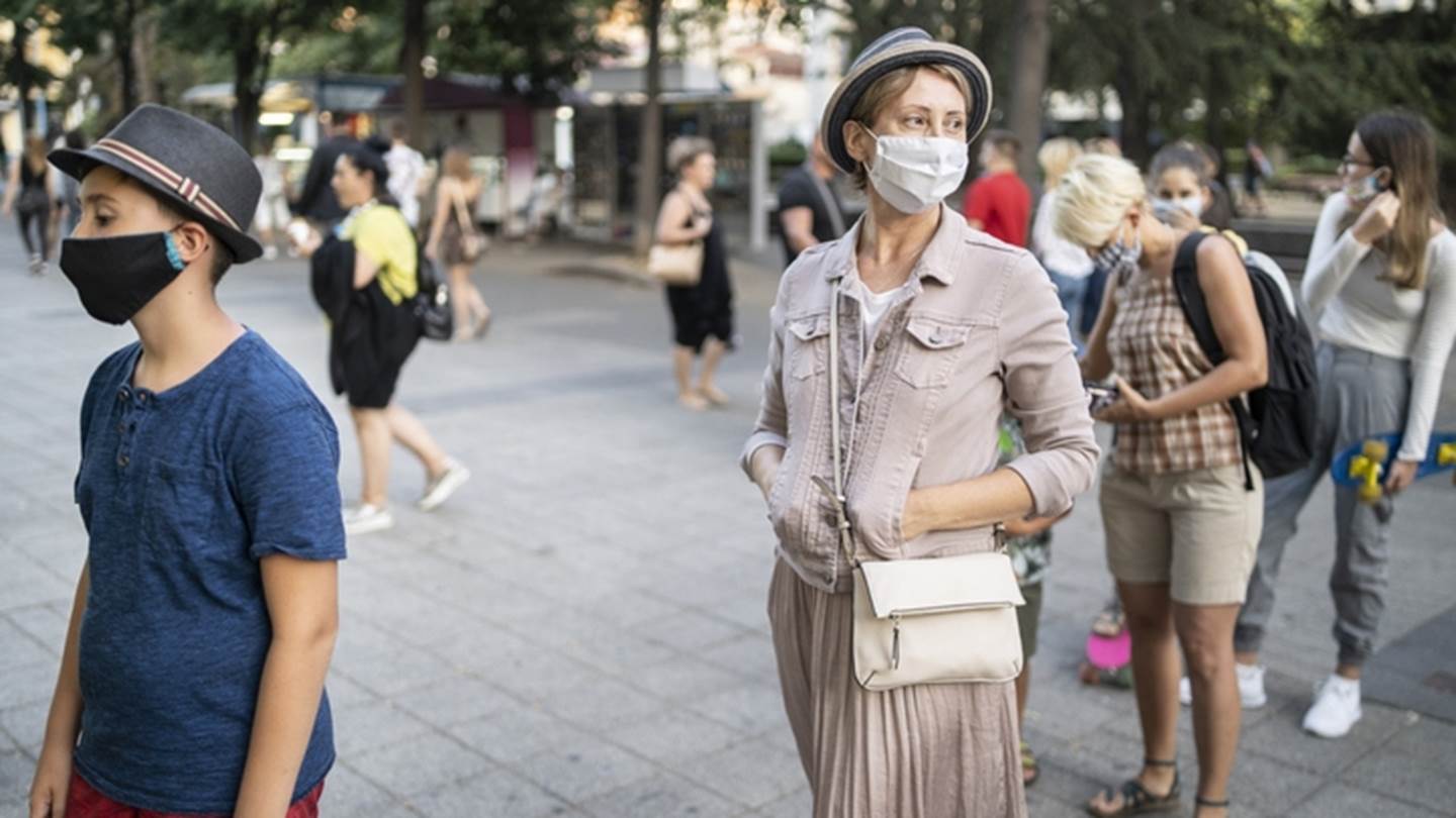 Κορονοϊός: Εκτοξεύθηκαν στα 20.084 τα νέα κρούσματα