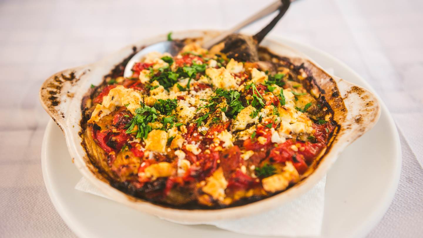 Αξίζει να δοκιμάσεις τη viral συνταγή του TikTok, Baked Feta Pasta;