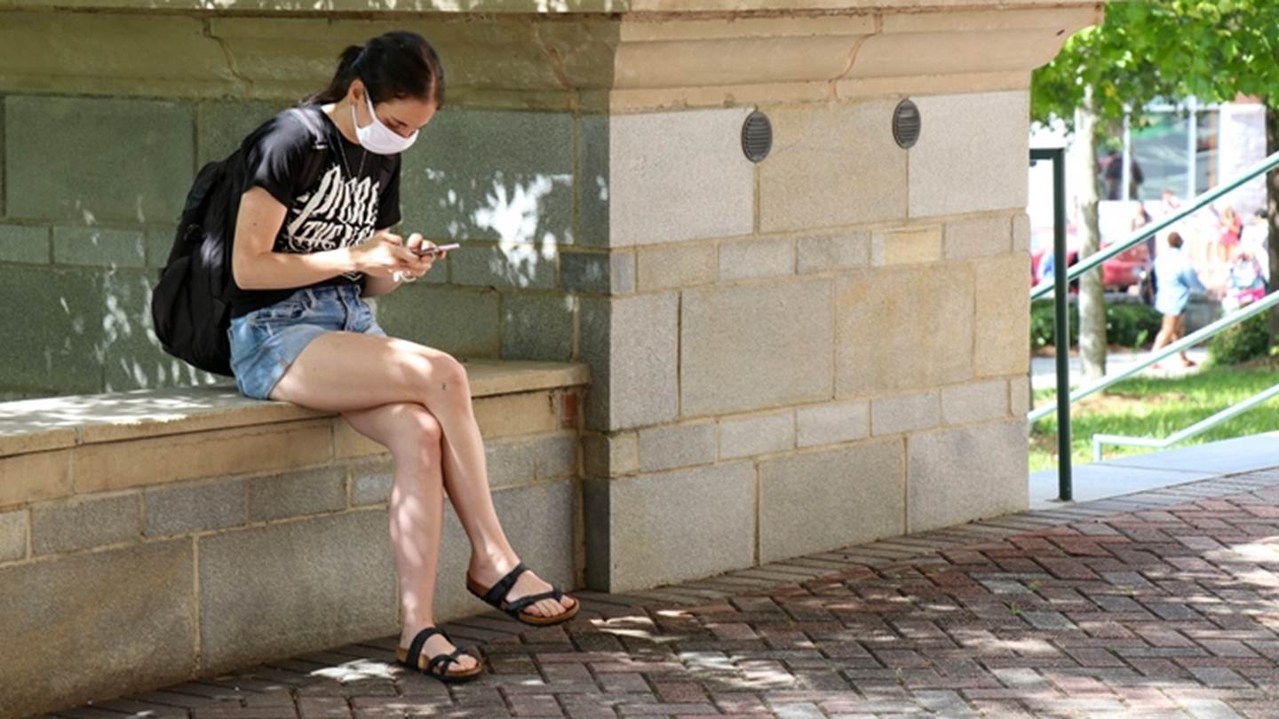 Κορονοϊός: Εκρηξη με 25.566 νέα κρούσματα και 5.022 επαναλοιμώξεις