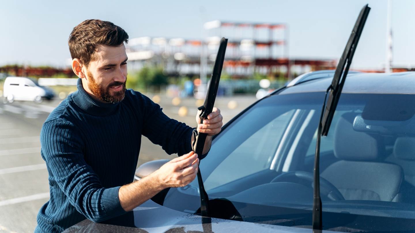 Μερικά έξυπνα κόλπα για να αντέξουν περισσότερο οι υαλοκαθαριστήρες σου