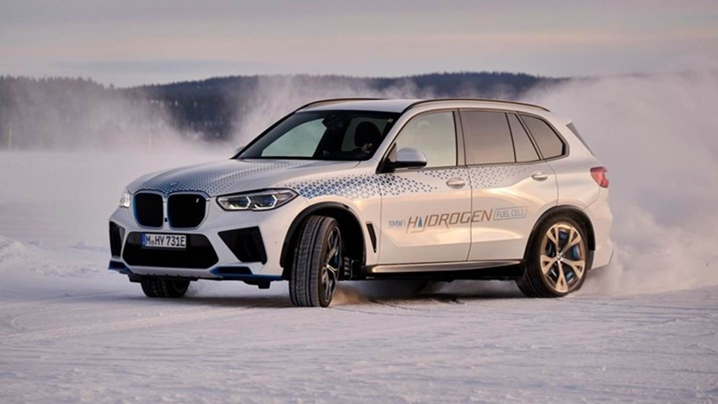 Η BMW παίρνει θέση για την απαγόρευση των θερμικών κινητήρων
