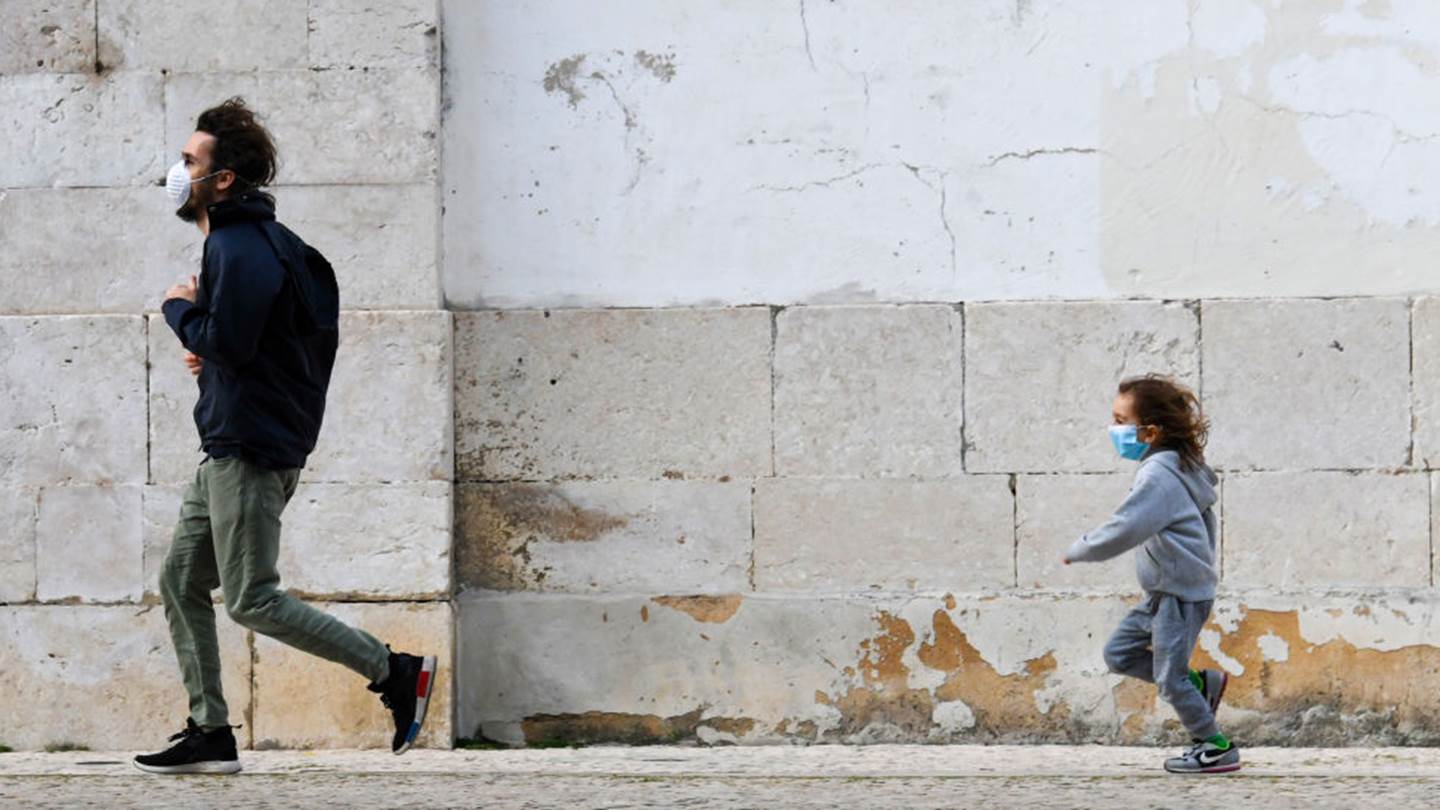 Οι επίσημες οδηγίες για μέτρα δημόσιας υγείας, μάσκες και αποστάσεις