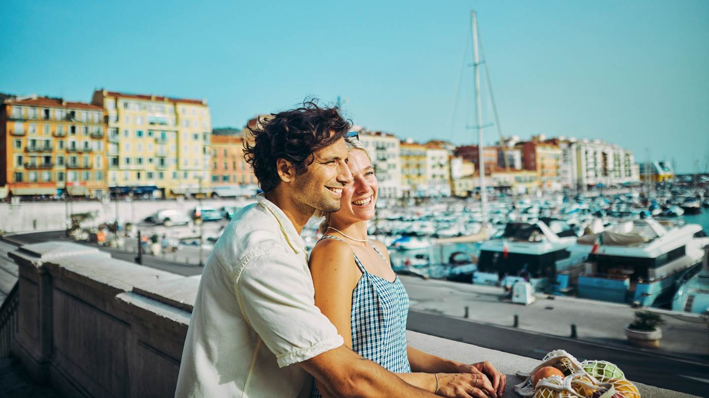 Τα ευτυχισμένα ζευγάρια δε νοιάζονται για τα σόσιαλ μίντια, λέει η επιστήμη