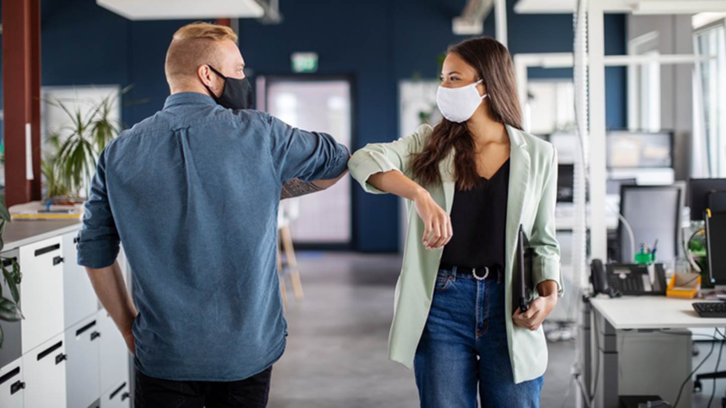 H αποκλιμάκωση της Όμικρον οδηγεί σε χαλάρωση των μέτρων