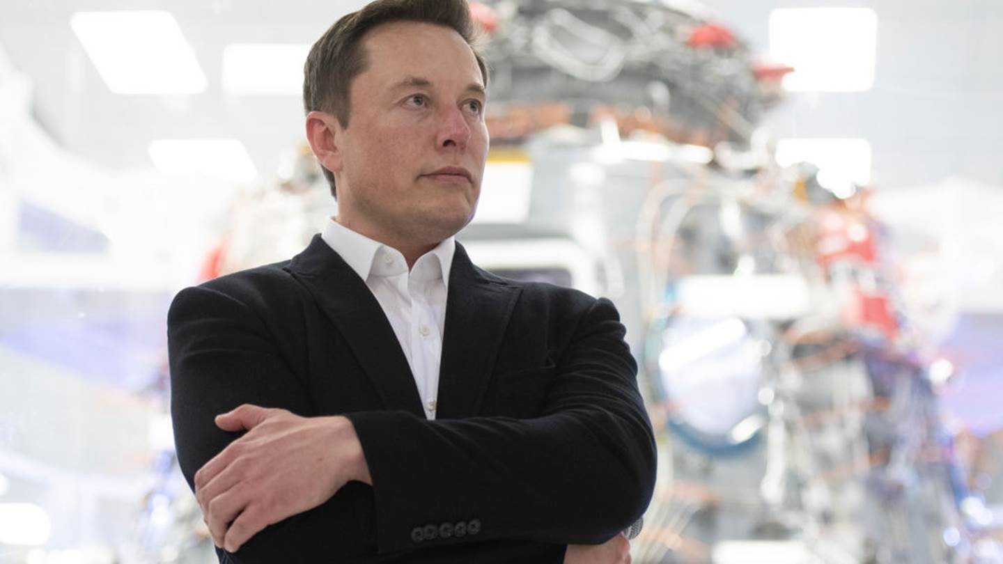 Τι είναι όλα αυτά τα βίντεο στο YouTube με τον Elon Musk δήθεν να προωθεί κρυπτονομίσματα;