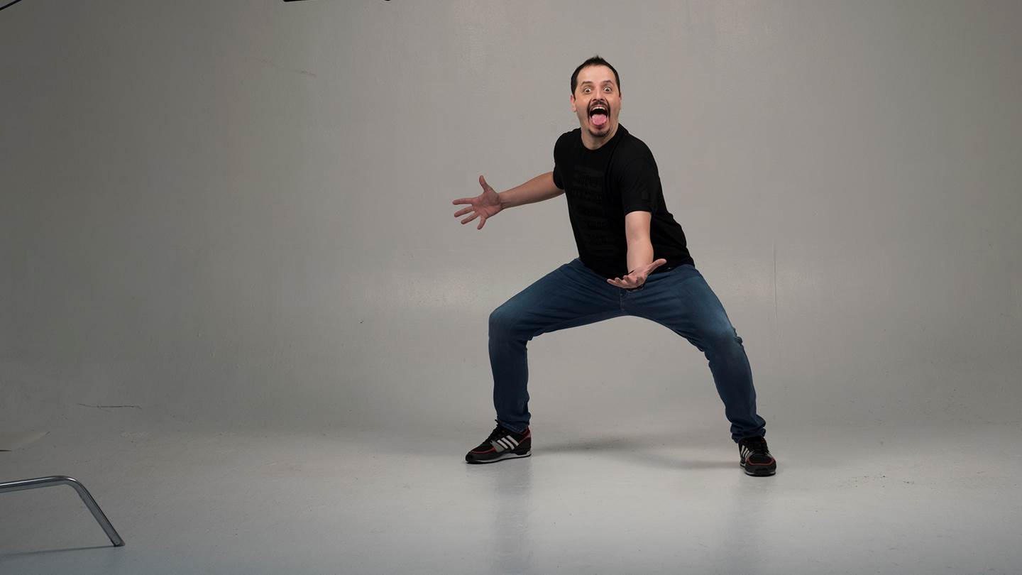 Ο Αλέξανδρος Τσουβέλας είναι ό,τι καλύτερο υπάρχει στο ελληνικό ίντερνετ