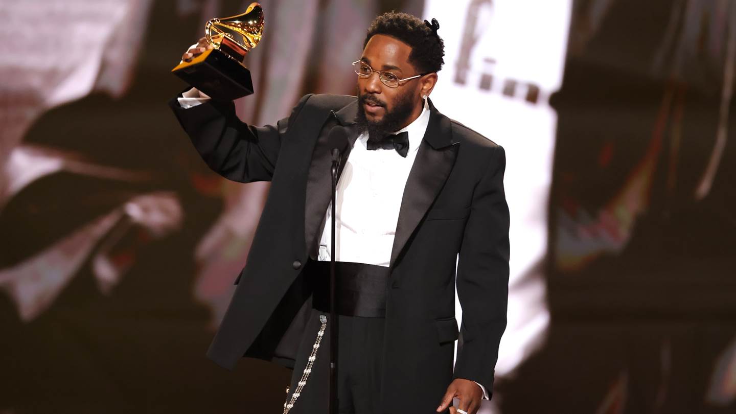 Αυτοί είναι οι νικητές των Grammys 2026 - Ποιος καλλιτέχνης σημείωσε εντυπωσιακό ρεκόρ