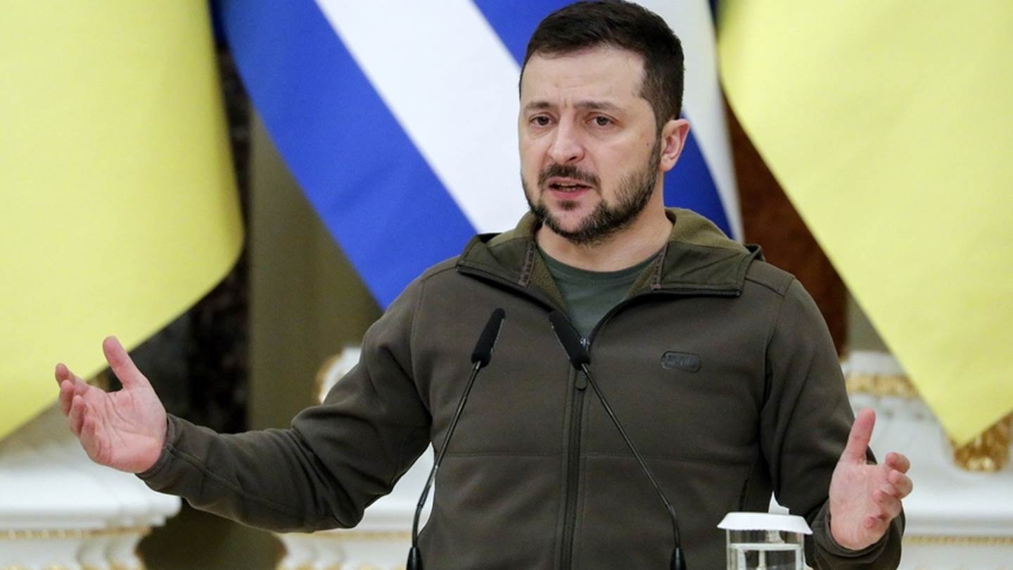 Με δάκρυα στα μάτια υποδέχτηκαν τον Zelensky στη Χερσώνα οι Ουκρανοί