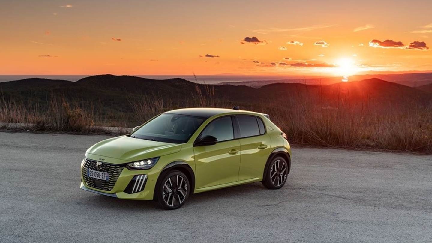 Αποστολή στη Βαρκελώνη για μερικές βόλτες με το νέο Peugeot e-208