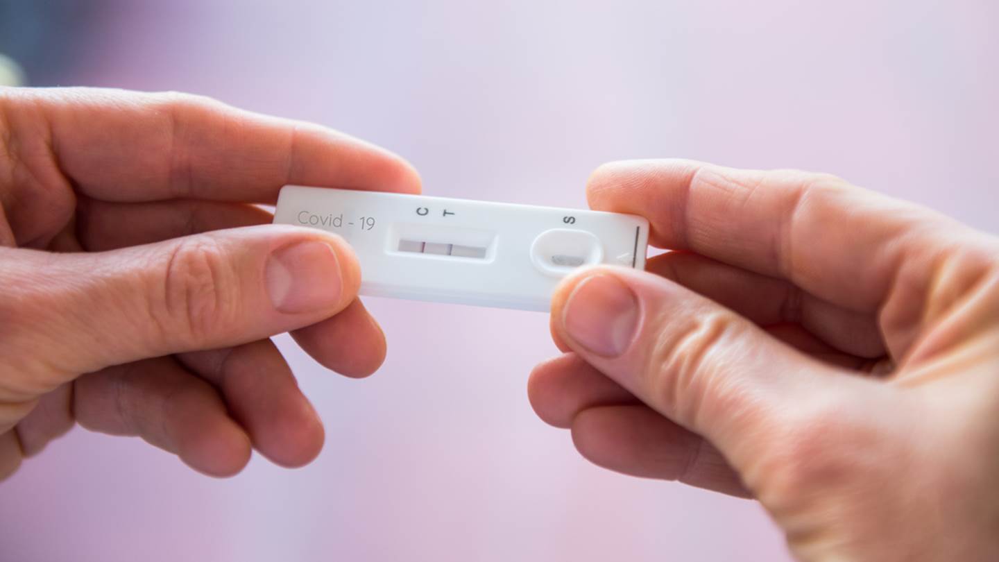 Πώς θα κάνεις στο σπίτι το self test κορονοϊού