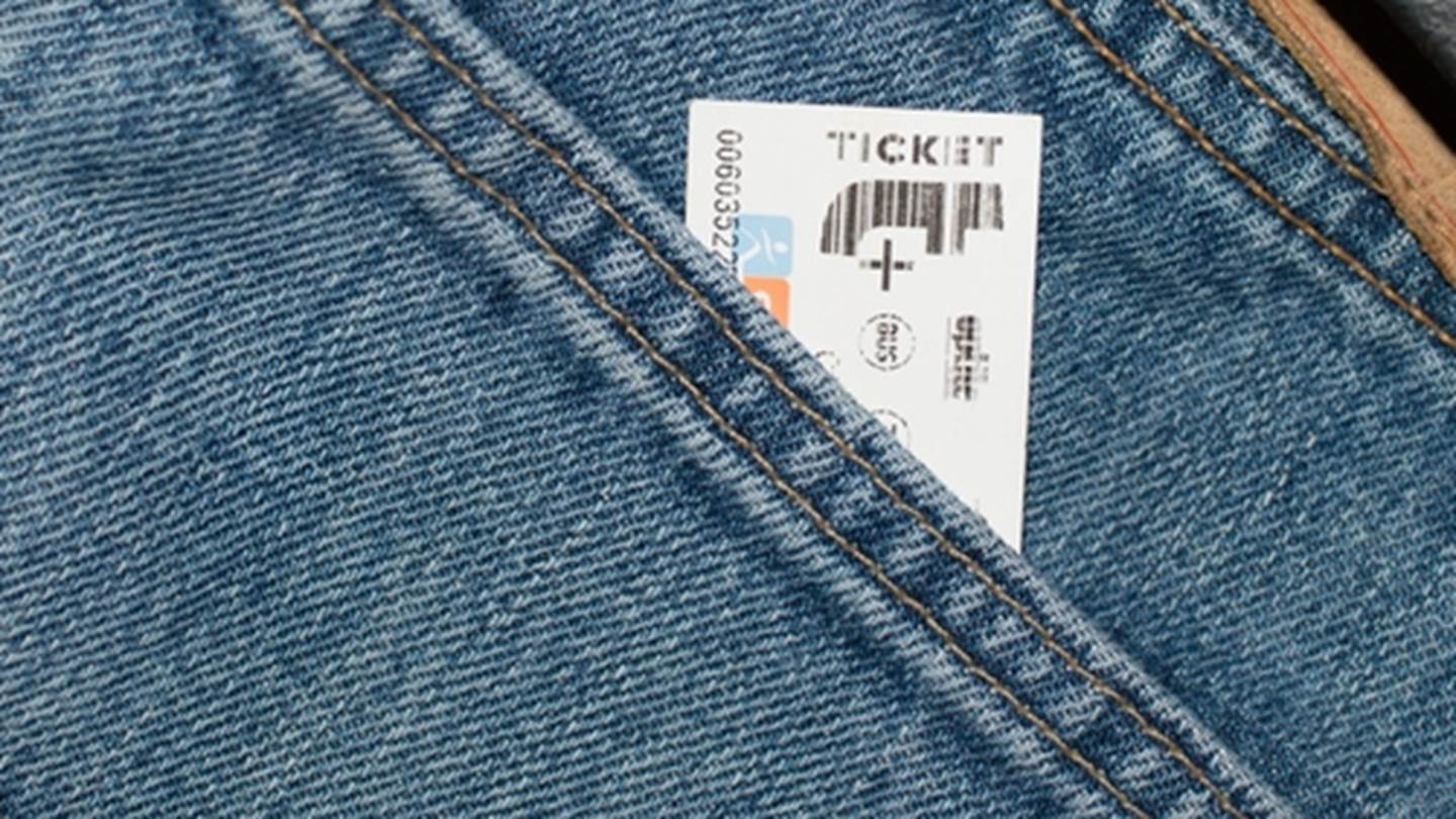 Οι χρήστες κάνναβης δεν θέλουν να καταργηθεί το χάρτινο εισιτήριο στο παριζιάνικο μετρό