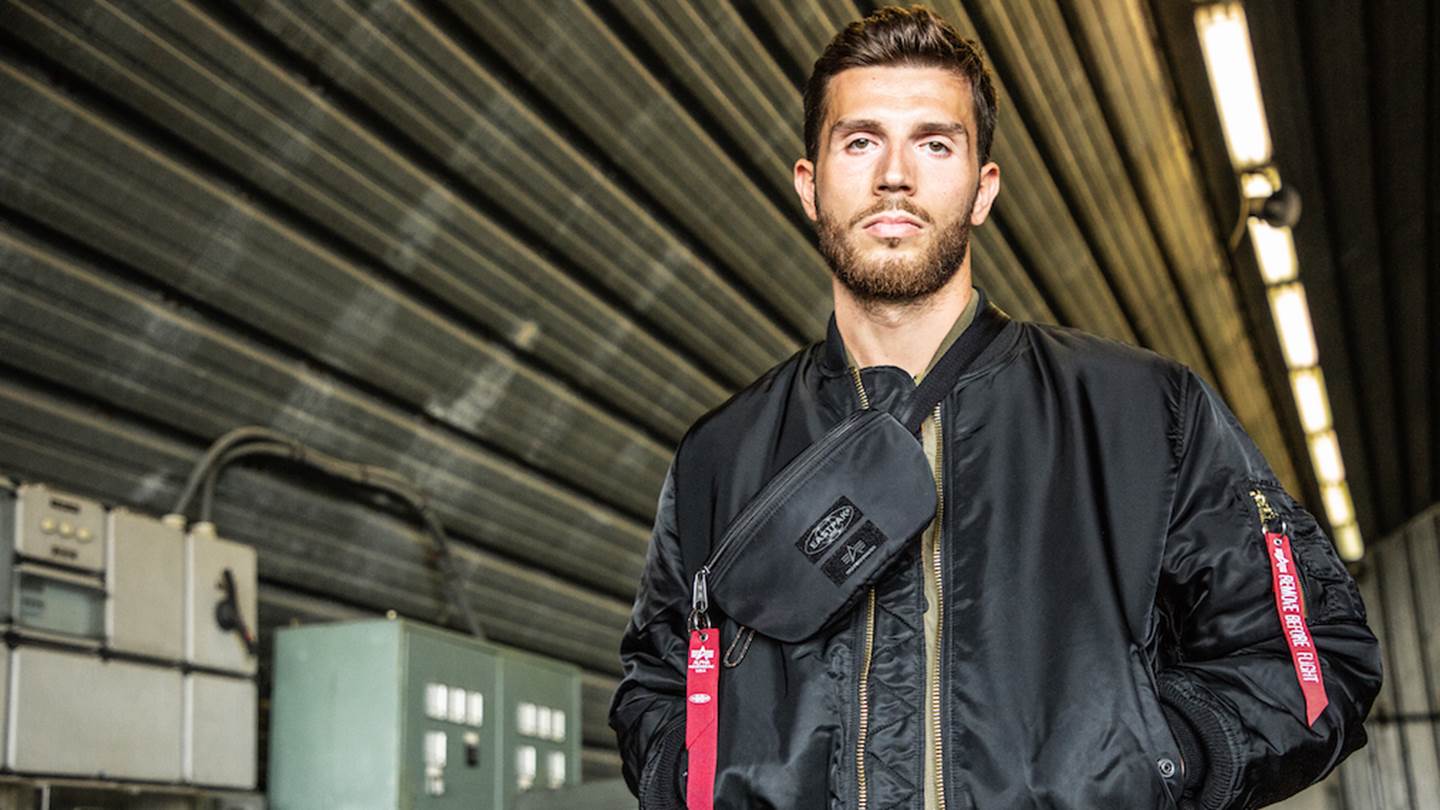 Η Eastpak φέρνει το military look στο streetwear