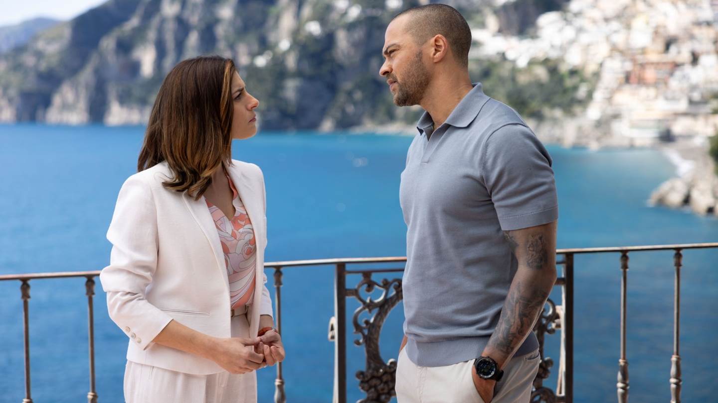 Hotel Costiera και The Hack: Πότε και πού θα μπορέσεις να δεις τις πολυσυζητημένες σειρές