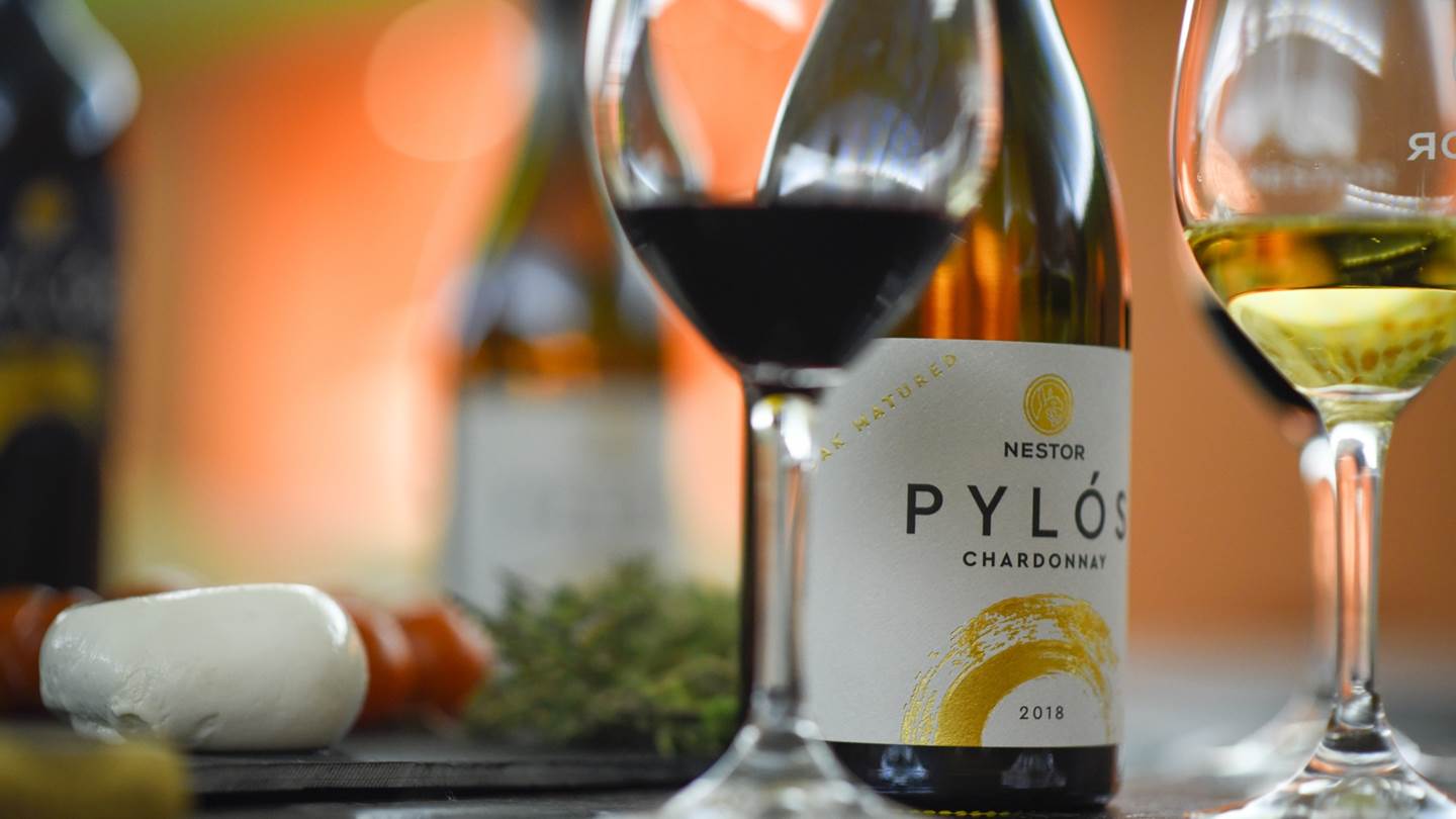 Δύο ξεχωριστά λευκά παλαιωμένα κρασιά για την καρδιά του χειμώνα