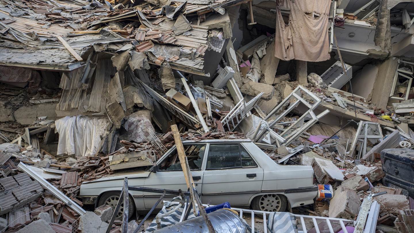 Στους 42 νεκρούς ο απολογισμός του φονικού σεισμού στην Τουρκία