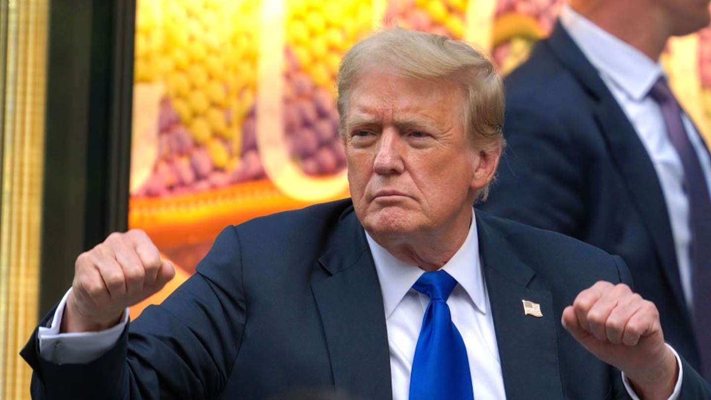 Παράνομος βίος και πολιτεία του Donald Trump