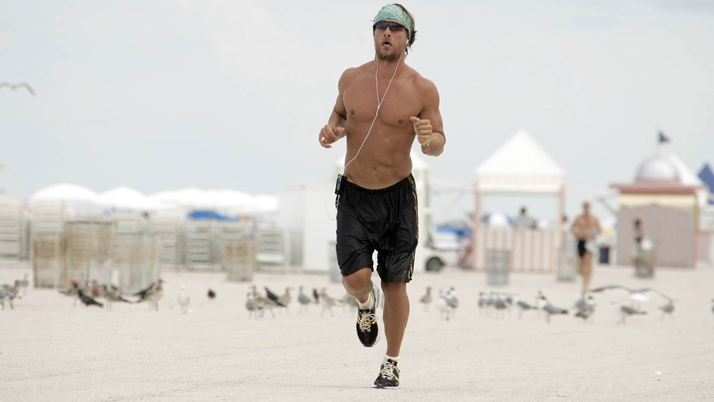 Διάσημοι που πίνουν νερό στο όνομα της γιόγκα