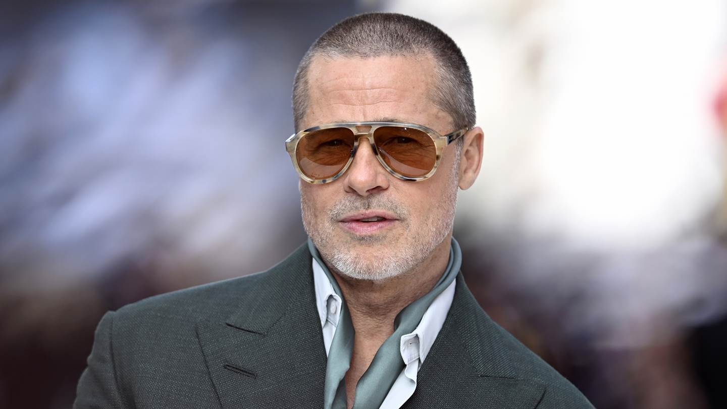 Σε άλλα νέα, ο Brad Pitt έρχεται στην Ελλάδα