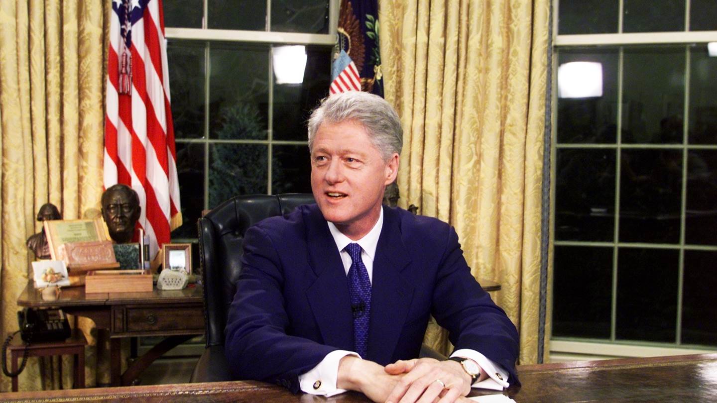 Τι γυρεύει ο Bill Clinton στα αρχεία Epstein;