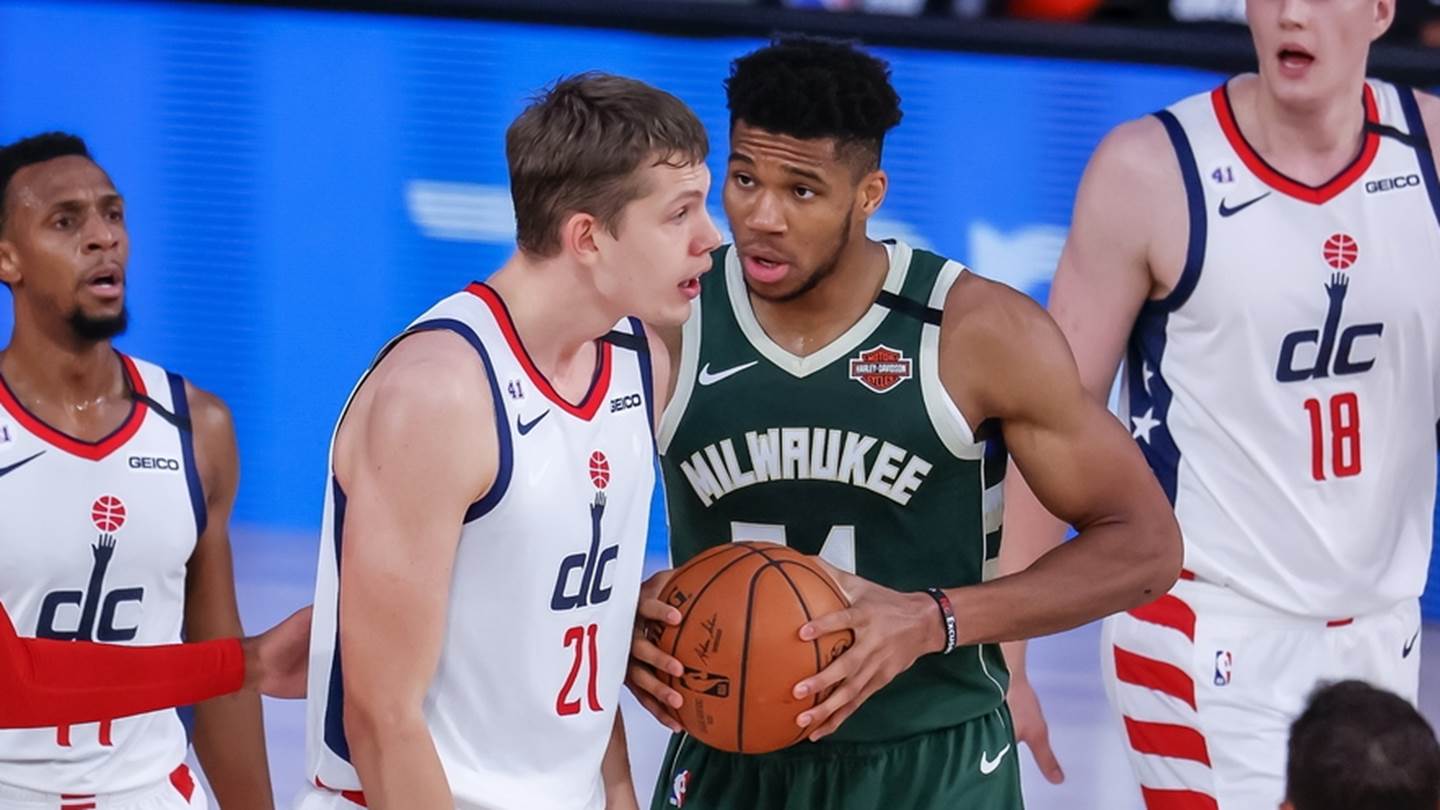 5 ιστορικές κουτουλιές που 'έπεσαν' στο NBA