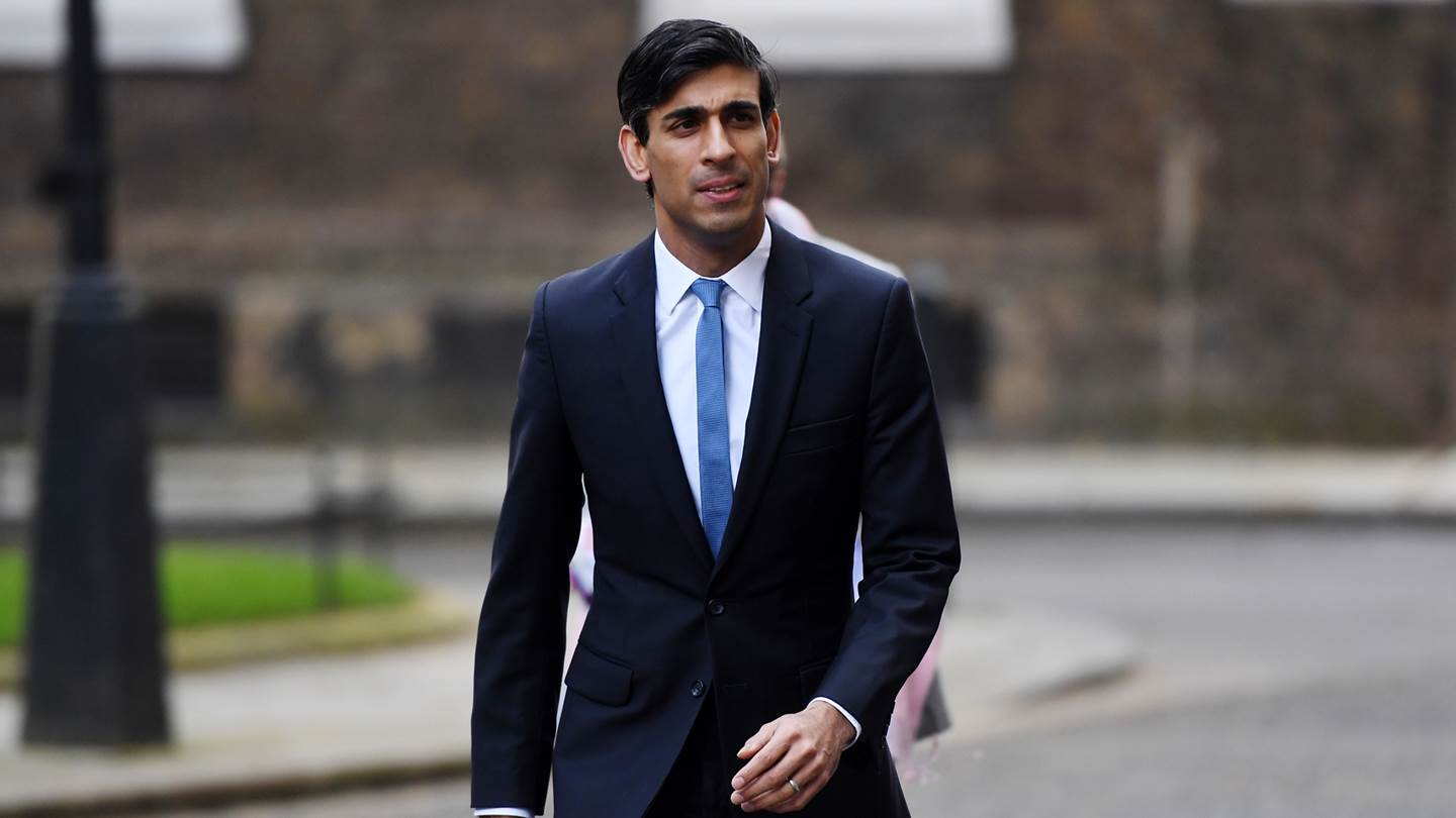 Όσα γνωρίζουμε για τον Rishi Sunak, το νέο πρωθυπουργό της Μεγάλης Βρετανίας