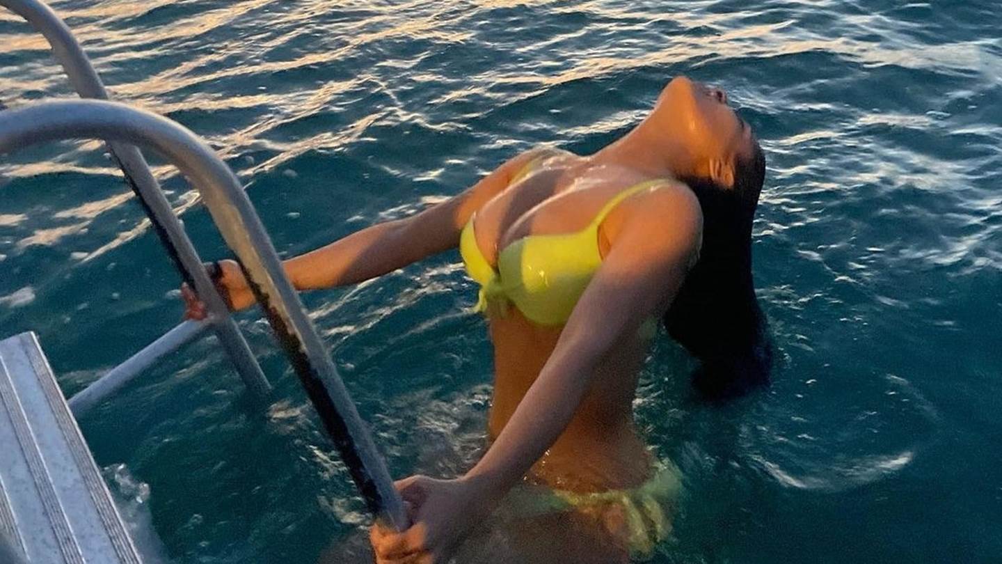 Η Salma Hayek ξεκίνησε τις βουτιές