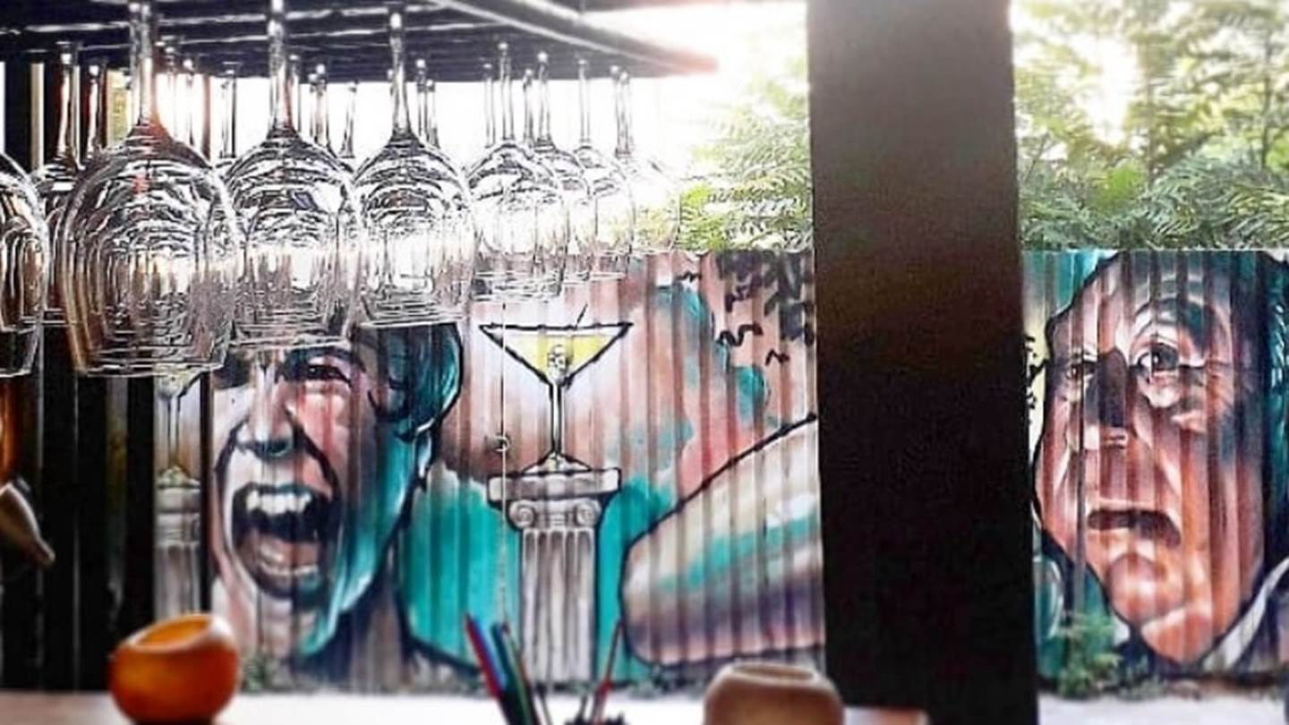 Για ποτό στο στέκι του Alfred