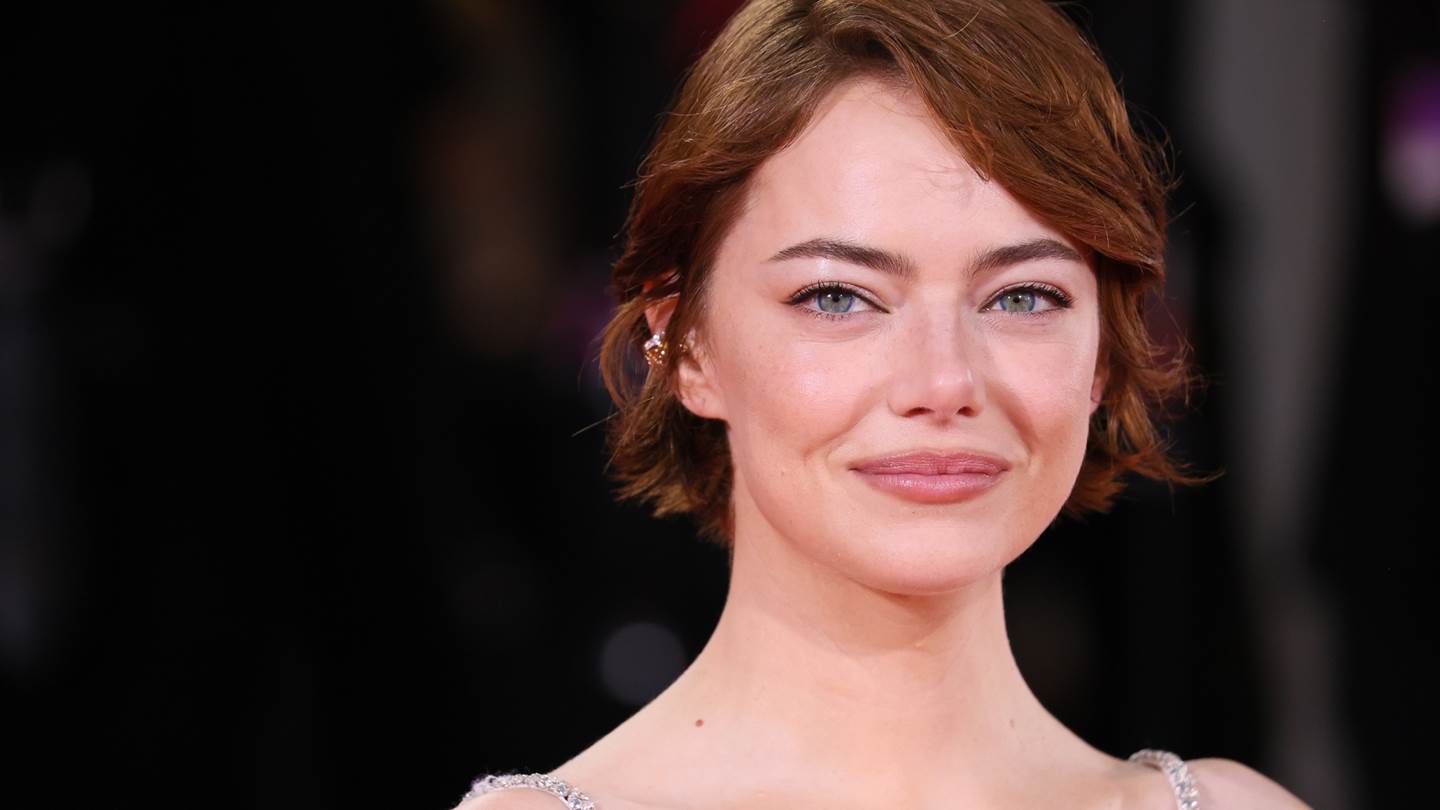Η Emma Stone μίλησε ελληνικά για την πρεμιέρα του Bugonia στις Νύχτες Πρεμιέρας (video)