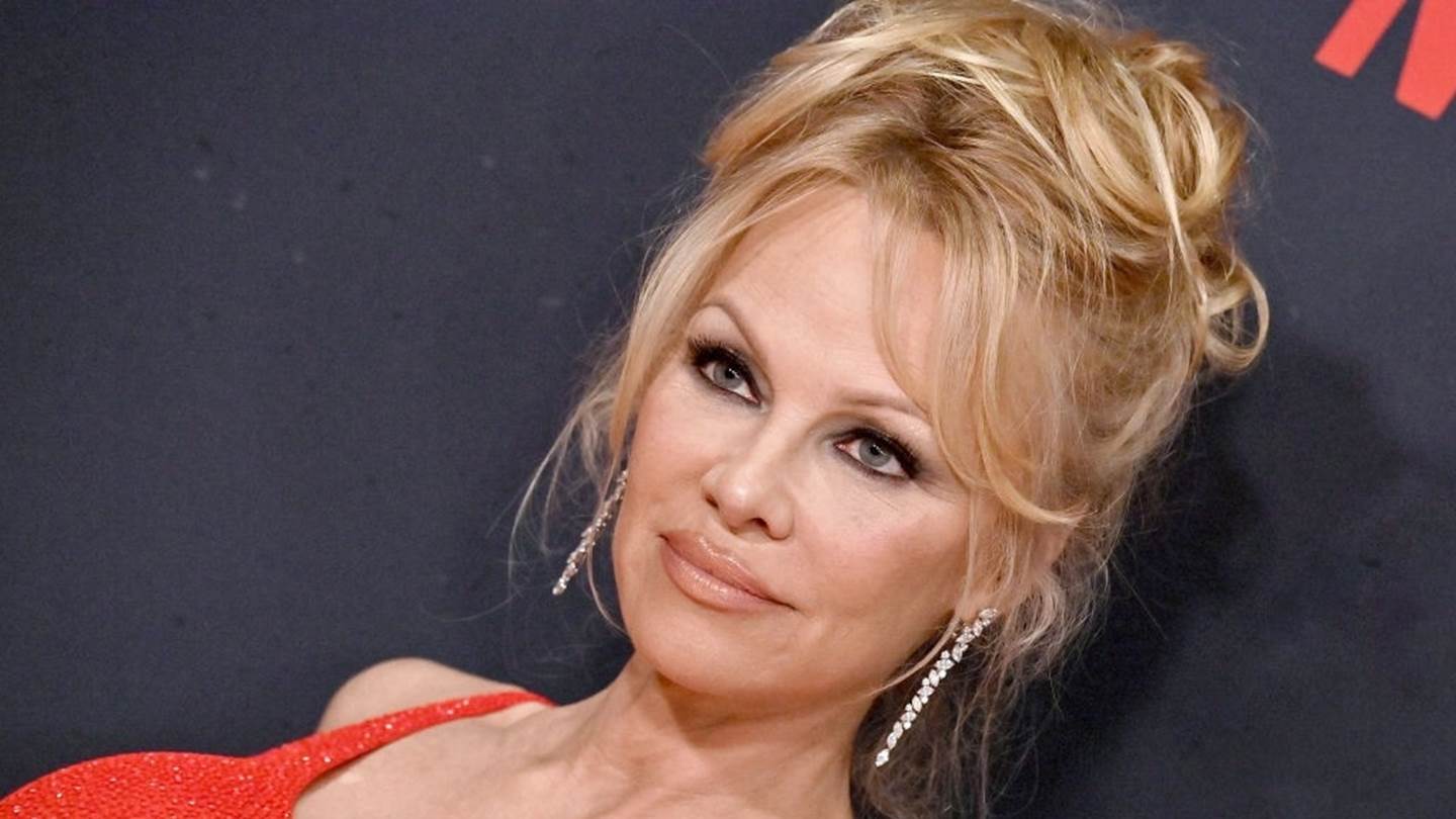 Η Pamela Anderson δεν βλέπει την ώρα να γεράσει