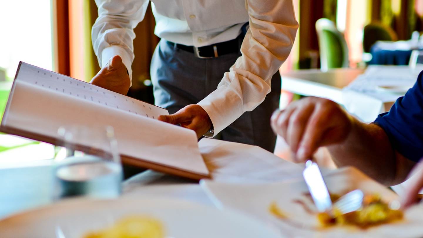 Πώς μπορεί να σε ξεγελάσει ένα εστιατόριο ώστε να δώσεις περισσότερα χρήματα