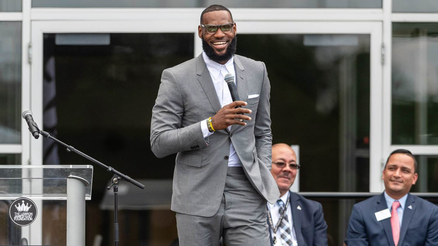 I Promise School: Ο LeBron είναι σίγουρα κάτι παραπάνω από ένας αθλητής